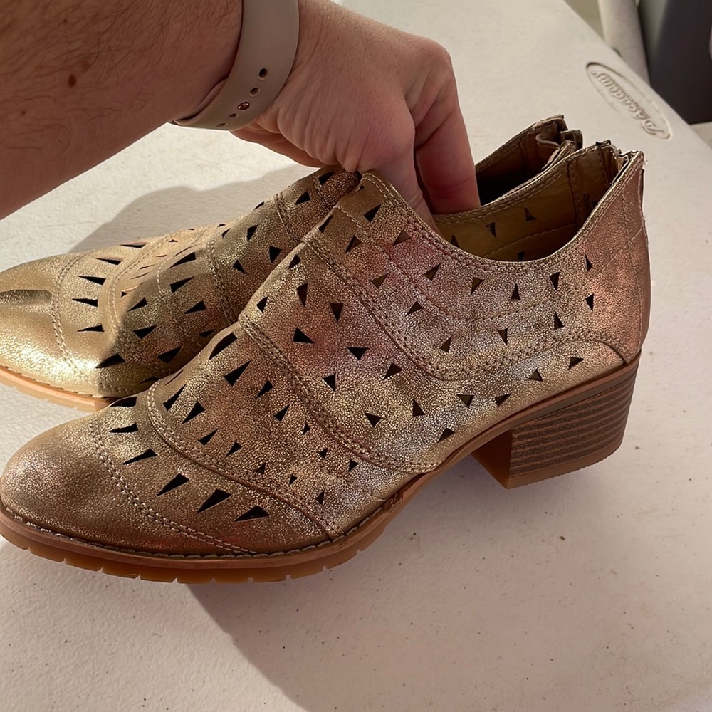 Gold Sonoma Heeled shoe